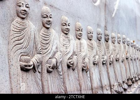 Phap Vien Minh Dang Quang Pagode. Sangha. Almosen von Mönchen. Ho-Chi-Minh-Stadt. Vietnam. Stockfoto