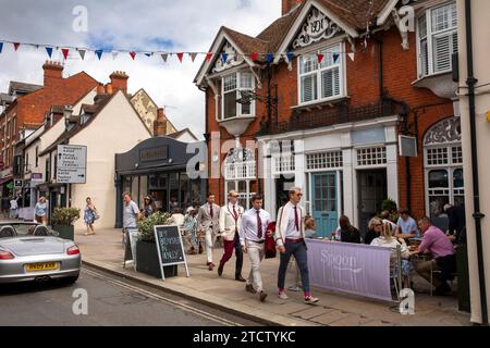 Großbritannien, England, Oxfordshire, Henley on Thames, Duke Street während der Regatta-Woche Stockfoto