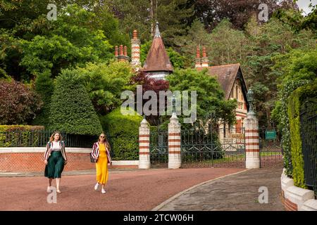 Großbritannien, England, Oxfordshire, Henley on Thames, Gravel Hill, Tore zum Friar Park, George Harrison Familienheim Stockfoto