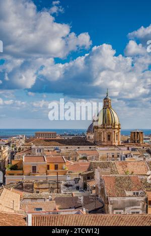 Skyline der Stadt Palermo von den Dächern aus gesehen, Sizilien Stockfoto