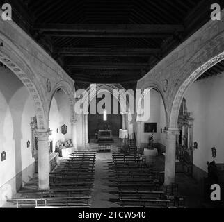 INTERIEUR DE LA IGLESIA DE SAN JUAN BAUTISTA - IGLESIA ROMANICA DEL SIGLO XIII RECONSTRUIDA EN EL SIGLO XVI - FOTOGRAFIA EN BLANCO Y NEG. LAGE: IGLESIA DE SAN JUAN BAUTISTA. TALAMANCA DEL JARAMA. MADRID. SPANIEN. Stockfoto