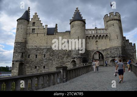 Historisches Wahrzeichen der mittelalterlichen Burg „het Steen“ am Ufer der Schelde im Stadtzentrum von Antwerpen Stockfoto