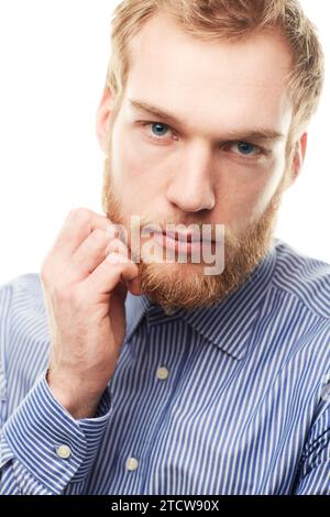 Unternehmen, Porträt und Mann im Studio denken, neugierig und unsicher oder besorgt auf weißem Hintergrund. Gesicht, Fragen und junger männlicher Unternehmer mit Stockfoto