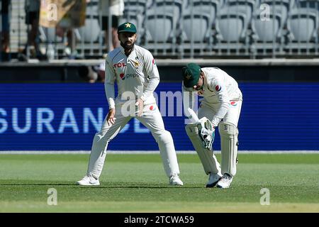 Perth Stadium, Perth, Australien. Dezember 2023. International Test Cricket, Australien gegen Pakistan 1. Test Day 1; Sarfaraz Ahmed aus Pakistan hinter den Stumps Credit: Action Plus Sports/Alamy Live News Stockfoto