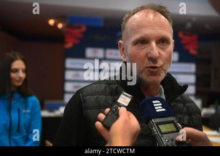 Ostrava, Tschechische Republik. Dezember 2023. Coach Ivo Pistek während der Pressekonferenz vor dem 63. Ostrava Golden Spike jährlichen Leichtathletik-Event am 14. Dezember 2023 in Ostrava (Tschechische Republik). Die 63. Ausgabe wird für den 28. Mai 2024 im Rahmen der World Athletics Continental Tour vorbereitet. Quelle: Jaroslav Ozana/CTK Photo/Alamy Live News Stockfoto