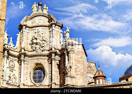 Plaza de la Reina, Kathedrale-Basilika der Himmelfahrt unserer Lieben Frau von Valencia (Kathedrale von Valencia) im gotischen Stil Stockfoto