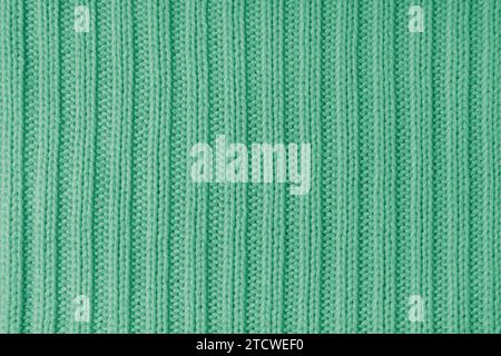 Jersey-Textil-Hintergrund, grün gestreifter Strickstoff. Wollstrick, Pullover, Oberflächenbeschaffenheit des Pullovers, Textilstruktur, Stoffoberfläche, Webstoff Stockfoto