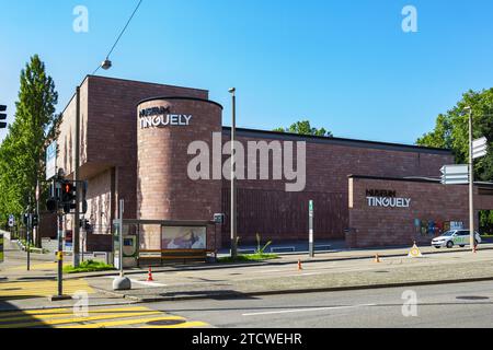 Basel, Schweiz - 17. Juli. 2021: Das Tinguely-Museum in Basel. Das Museum beherbergt eine Dauerausstellung des Schweizer Künstlers Jean Tinguely. Stockfoto