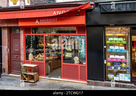 Androuet fromagerie, ein spezialisierter Käseladen in der Rue Mouffetard im 5. Arrondissement von Paris, Frankreich Stockfoto