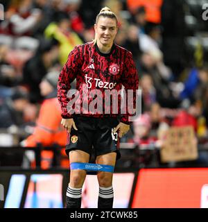 Gemma Evans #15 von Manchester United Women wärmt sich vor dem Spiel auf, während des FA Women's League Cup Gruppe B Matches Manchester United Women vs Leicester Women im Leigh Sports Village, Leigh, Großbritannien, 14. Dezember 2023 (Foto: Cody Froggatt/News Images) Stockfoto