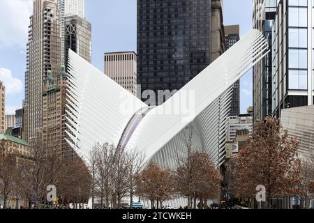 Das Oculus, auch bekannt als Westfield World Trade Center, ist ein Einkaufszentrum und Verkehrsknotenpunkt. Stockfoto