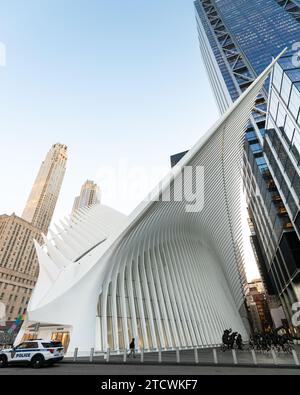 Das Oculus, auch bekannt als Westfield World Trade Center, ist ein Einkaufszentrum und Verkehrsknotenpunkt. Stockfoto