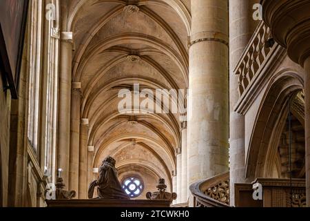 Die gewölbte Decke in der Kirche Saint-Etienne-du-Mont, Paris, Frankreich Stockfoto