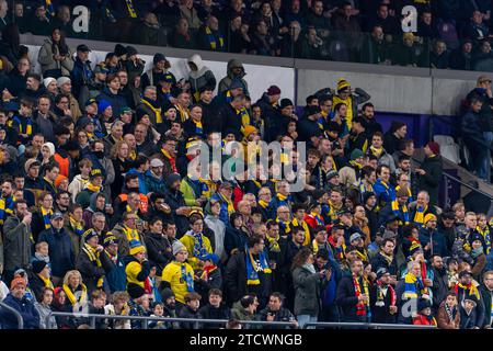 Brüssel, Belgien Dezember 2023. BRÜSSEL, BELGIEN - 14. DEZEMBER: Fans und Unterstützer der Union Saint-Gilloise während des Gruppenspiels der UEFA Europa League zwischen Royale Union Saint-Gilloise und Liverpool FC im RSC Anderlecht Stadium am 14. Dezember 2023 in Brüssel. (Foto: Joris Verwijst/BSR Agency) Credit: BSR Agency/Alamy Live News Stockfoto