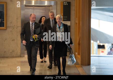 Edinburgh, Schottland, Großbritannien. Dezember 2023. IM BILD: Shona Robison MSP, stellvertretende erste Ministerin von Schottland. Wöchentliche Sitzung der ersten Ministerfragen in Holyrood im schottischen Parlament. Credit: Colin D Fisher Credit: Colin Fisher/Alamy Live News Stockfoto