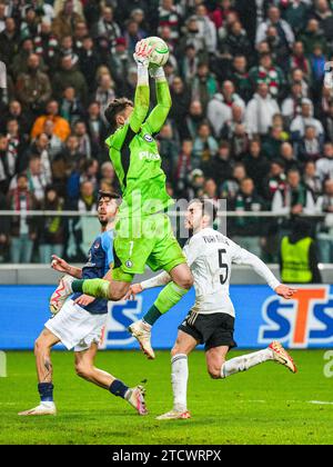 WARSCHAU - Rettung von Legia Warschauer Torhüter Kacper Tobiasz beim Gruppenspiel der UEFA Conference League zwischen Legia Warschau und AZ Alkmaar am 14. Dezember 2023 in Warschau. ANP ED VAN DE POL Stockfoto