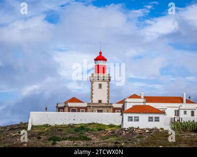 Der Leuchtturm von Cabo da Roca (Farol do Cabo da Roca) ist ein Leuchtturm am westlichsten Punkt des europäischen Kontinents in Sintra Portugal Stockfoto