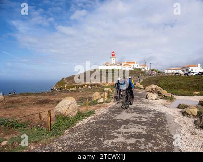 Der Leuchtturm von Cabo da Roca (Farol do Cabo da Roca) ist ein Leuchtturm am westlichsten Punkt des europäischen Kontinents in Sintra Portugal Stockfoto