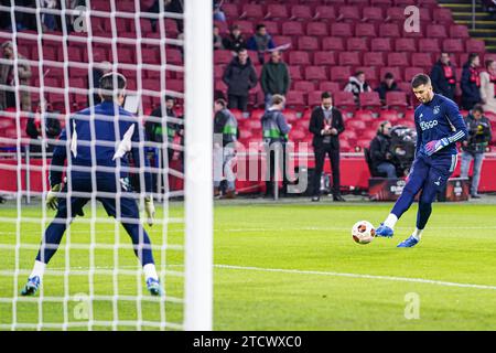 Amsterdam, Niederlande. Dezember 2023. AMSTERDAM, NIEDERLANDE - 14. DEZEMBER: Torhüter Geronimo Rulli von Ajax während des Gruppenspiels der UEFA Europa League 2023/24 zwischen Ajax und AEK Athen in der Johan Cruijff Arena am 14. Dezember 2023 in Amsterdam. (Foto von Andre Weening/Orange Pictures) Credit: Orange Pics BV/Alamy Live News Stockfoto