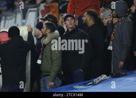 Brighton und Hove, Großbritannien. Dezember 2023. Joey Barton ist während des Spiels der UEFA Europa League im AMEX Stadion, Brighton und Hove auf der Tribüne zu sehen. Der Bildnachweis sollte lauten: Paul Terry/Sportimage Credit: Sportimage Ltd/Alamy Live News Stockfoto