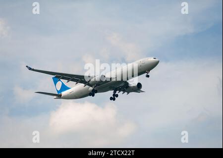 15.07.2023, Singapur, Republik Singapur, Asien - Ein Galistair Malta Airbus A330-300 Frachtflugzeug, das von Galistair Infinite Aviation betrieben wird. Stockfoto