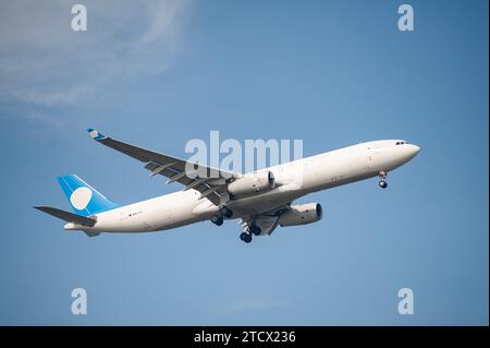 26.07.2023, Singapur, Republik Singapur, Asien - Ein Galistair Malta Airbus A330-300 Frachtflugzeug, das von Galistair Infinite Aviation betrieben wird. Stockfoto