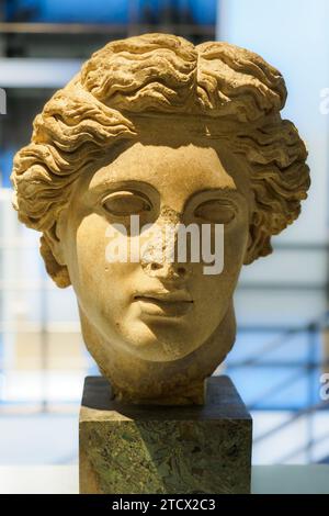 Kopf des Dionysos - griechischer Inselmarmor, Kopie nach griechischem Original aus dem 4. Jahrhundert v. Chr. - Museo Centrale Montemartini, Rom, Italien Stockfoto