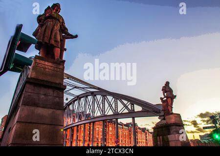 27.10.2017 Hamburg KEIM Sonnenuntergang und Fußgängerbrücke mit Statue Columbus und Vasco de Gamo im gelben Sonnenuntergang Stockfoto