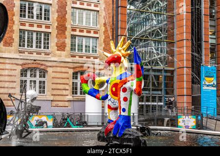 Skurrile Skulpturen am Strawinsky-Brunnen neben dem Centre Pompidou in Paris, Frankreich Stockfoto