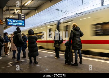 ICE-Bahn, Zugverkehr, Passagiere, Essener Hauptbahnhof, NRW, Deutschland, Stockfoto