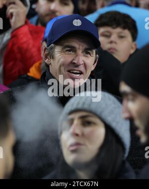 Brighton und Hove, Großbritannien. Dezember 2023. Joey Barton ist während des Spiels der UEFA Europa League im AMEX Stadion, Brighton und Hove auf der Tribüne zu sehen. Der Bildnachweis sollte lauten: Paul Terry/Sportimage Credit: Sportimage Ltd/Alamy Live News Stockfoto