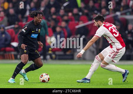 Amsterdam, Niederlande. Dezember 2023. AMSTERDAM, NIEDERLANDE - 14. DEZEMBER: Levi Garcia von AEK Athen dribbelt während des Gruppenspiels der UEFA Europa League 2023/24 zwischen Ajax und AEK Athen in der Johan Cruijff Arena am 14. Dezember 2023 in Amsterdam. (Foto: Pieter van der Woude/Orange Pictures) Credit: Orange Pics BV/Alamy Live News Stockfoto