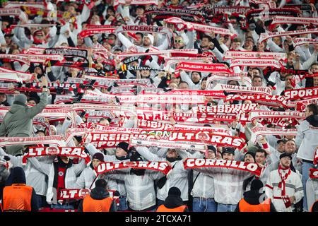 LONDON, Großbritannien - 14. Dezember 2023: Fans des SC Freiburg während der UEFA Europa League Gruppe Ein Spiel zwischen West Ham United und SC Freiburg im London Stadium (Quelle: Craig Mercer/Alamy Live News) Stockfoto