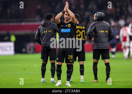 Amsterdam, Niederlande. Dezember 2023. AMSTERDAM, NIEDERLANDE - 14. DEZEMBER: Ehsan Haji Safi vom AEK Athen dankt den Fans beim Gruppenspiel der UEFA Europa League 2023/24 zwischen Ajax und AEK Athen in der Johan Cruijff Arena am 14. Dezember 2023 in Amsterdam. (Foto: Pieter van der Woude/Orange Pictures) Credit: Orange Pics BV/Alamy Live News Stockfoto