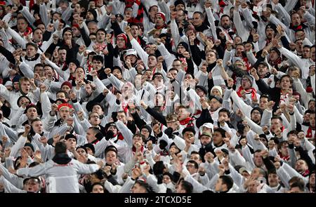 London, Großbritannien. Dezember 2023. Die Freiburger Fans beim Spiel West Ham gegen SC Freiburg UEFA Europa League, Gruppe A, im London Stadium Stratford. Quelle: MARTIN DALTON/Alamy Live News Stockfoto