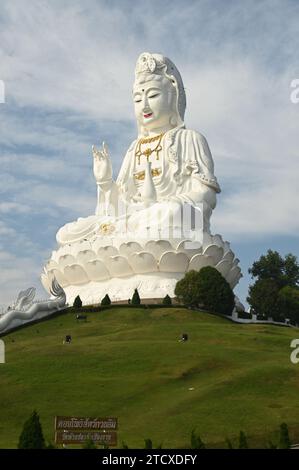 Guan Yin Bodhisattva Statue die größte Kuan Yin Statue Thailands. IM Wat Huay Pla Kang Tempel. Stockfoto