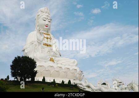 Guan Yin Bodhisattva Statue die größte Kuan Yin Statue Thailands. IM Wat Huay Pla Kang Tempel. Stockfoto