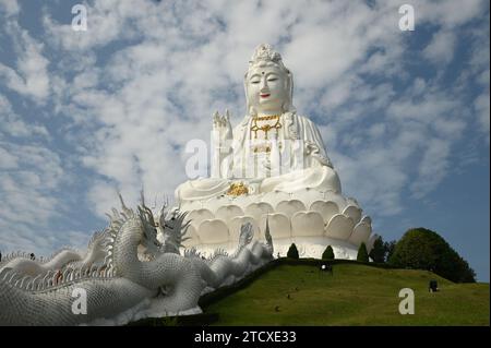 Guan Yin Bodhisattva Statue die größte Kuan Yin Statue Thailands. IM Wat Huay Pla Kang Tempel. Stockfoto