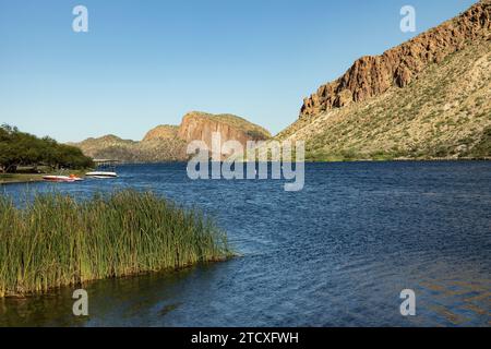 Canyon Lake, AZ, USA an einem Herbstmorgen Stockfoto