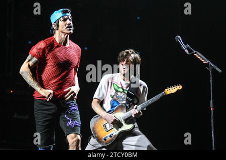 Anthony Kiedis (Gesang), John Frusciante (Gitarre). Rote, Heiße Chili-Paprika. Lebt in Buenos Aires, Argentinien Stockfoto
