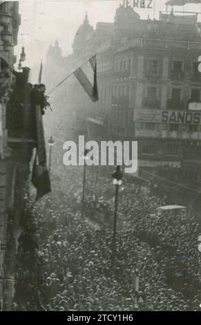 Madrid, 04.01.1939. Spanischer Bürgerkrieg. Die Menge jubelte Francisco Franco zum Gedenken an seinen Sieg im Bürgerkrieg. Auf dem Bild feiern die Menschen den Sieg in Puerta del Sol. Quelle: Album/Archivo ABC Stockfoto