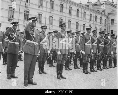 12/11/1959. Lieferung von Land-, See- und Luftschiffen an Prinz Juan Carlos de Borbón an der Allgemeinen Militärakademie von Saragossa. Auf dem Bild, der Prinz in der Ausbildung mit seinen Klassenkameraden. Quelle: Album / Archivo ABC / Teodoro Naranjo Domínguez Stockfoto