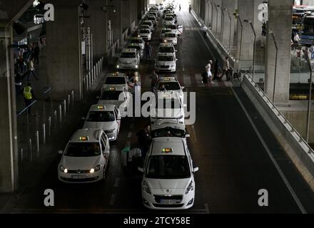 Madrid, 07.06.2017. Taxistand am Flughafen, nach Anwendung des neuen Uber-Tarifs. Foto: Maya Balanyá ARCHDC. Quelle: Album / Archivo ABC / Maya Balanya Stockfoto