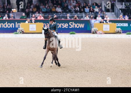 Abigail Lyle of Ireland mit Giraldo während der FEI Dressage World Cup Freestyle auf der London International Horse Show am 14. Dezember 2023, London Excel Centre, Vereinigtes Königreich (Foto: Maxime David - MXIMD Pictures) Stockfoto