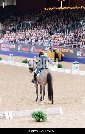 Abigail Lyle of Ireland mit Giraldo während der FEI Dressage World Cup Freestyle auf der London International Horse Show am 14. Dezember 2023, London Excel Centre, Vereinigtes Königreich (Foto: Maxime David - MXIMD Pictures) Stockfoto