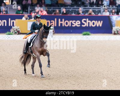 Abigail Lyle of Ireland mit Giraldo während der FEI Dressage World Cup Freestyle auf der London International Horse Show am 14. Dezember 2023, London Excel Centre, Vereinigtes Königreich (Foto: Maxime David - MXIMD Pictures) Stockfoto