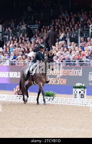Abigail Lyle of Ireland mit Giraldo während der FEI Dressage World Cup Freestyle auf der London International Horse Show am 14. Dezember 2023, London Excel Centre, Vereinigtes Königreich (Foto: Maxime David - MXIMD Pictures) Stockfoto