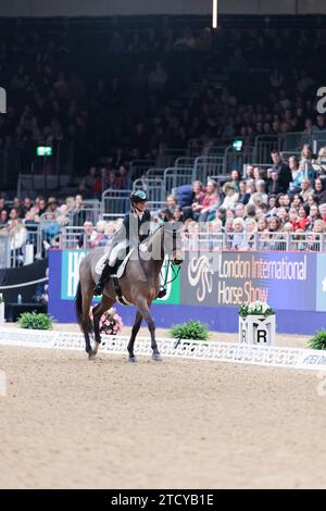 Abigail Lyle of Ireland mit Giraldo während der FEI Dressage World Cup Freestyle auf der London International Horse Show am 14. Dezember 2023, London Excel Centre, Vereinigtes Königreich (Foto: Maxime David - MXIMD Pictures) Stockfoto