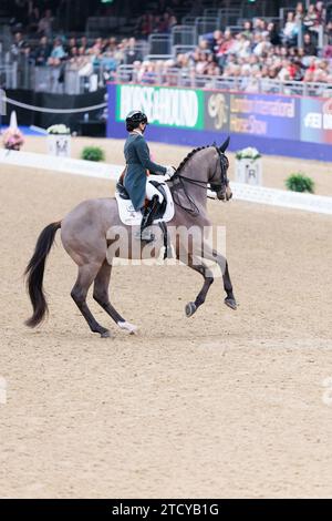 Abigail Lyle of Ireland mit Giraldo während der FEI Dressage World Cup Freestyle auf der London International Horse Show am 14. Dezember 2023, London Excel Centre, Vereinigtes Königreich (Foto: Maxime David - MXIMD Pictures) Stockfoto