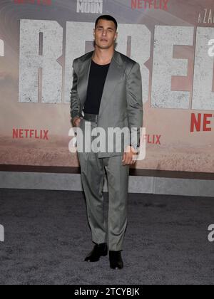 Dezember 2023, Hollywood, Kalifornien, Vereinigte Staaten: Staz Nair nimmt an der Premiere von Netflix's „Rebel Moon – Part One: A Child of Fire“ (Bild: © Billy Bennight/ZUMA Press Wire) Teil. Nicht für kommerzielle ZWECKE! Stockfoto